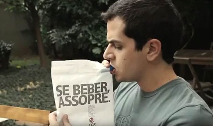 Grupo CCR | Anúncio em revista com bafômetro Comunicadores comunicadores anuncio bafometro midia alternativa comunicacao ideia Grupo CCR Criatividade bafometro anuncio