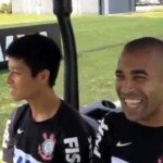 Jogadores do Corinthians fazem paródia de propaganda da Caixa