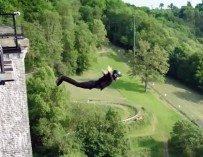 IKEA e o primeiro bungee jump sem fio do mundo