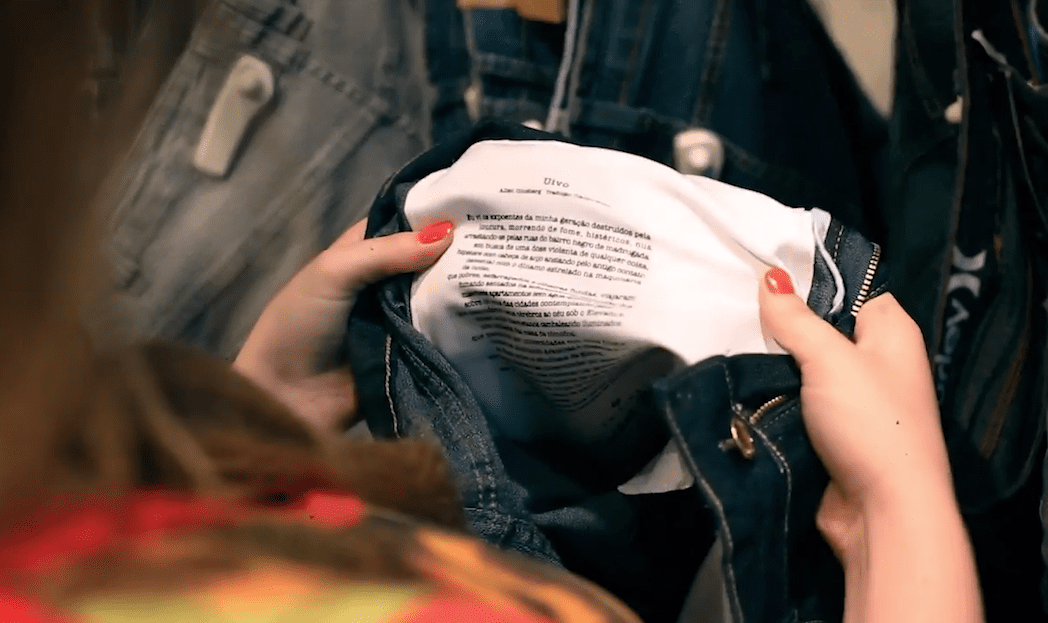 Editora de pocket books coloca histórias em bolsos de calças
