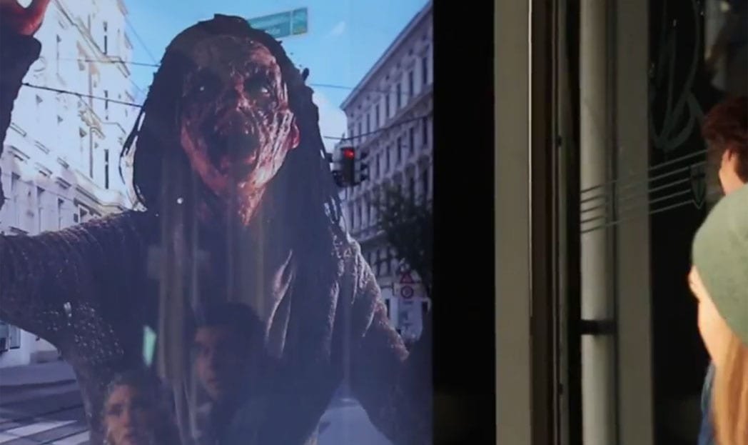 Zumbis de The Walking Dead invadem Viena começando pela parada de ônibus