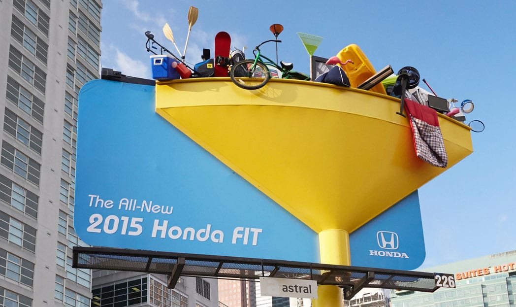Honda cria outdoor em forma de funil gigante