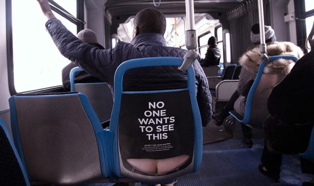 Ação bem humorada em assentos de ônibus alerta sobre o câncer de colón