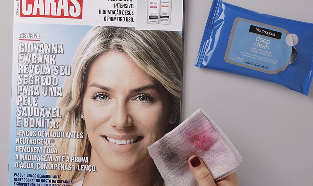 Lenços de limpeza da Neutrogena remove maquiagem em capa de revista