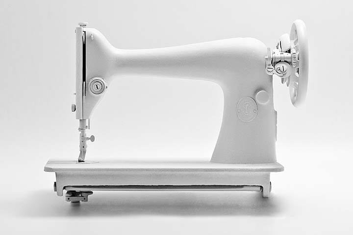 Você saberia adivinhar quais produtos em branco pertence a qual marca? 2 singer