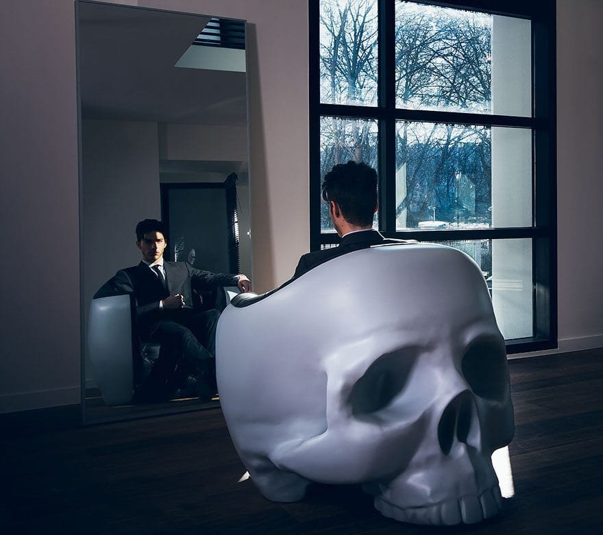 Essa poltrona vai despertar o vilão que existe em você 1 skull armchair (6)