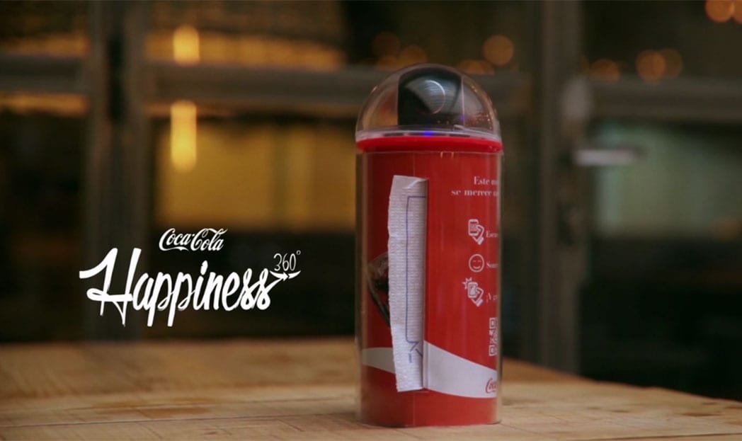 Coca-Cola cria um porta guardanapo que tira fotos em 360º