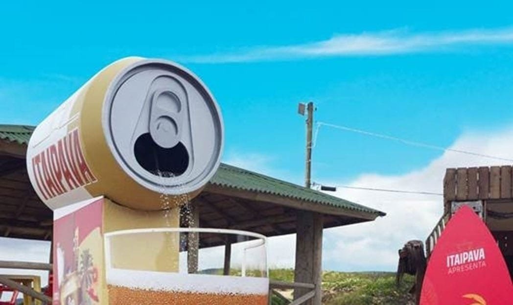 Itaipava instala 'chuveiro de cerveja' em praias